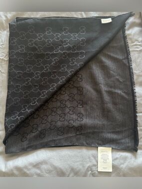 Authentic Gucci GG Monogram Reversible Wool Silk Scarf 180x45 Charcoal Black